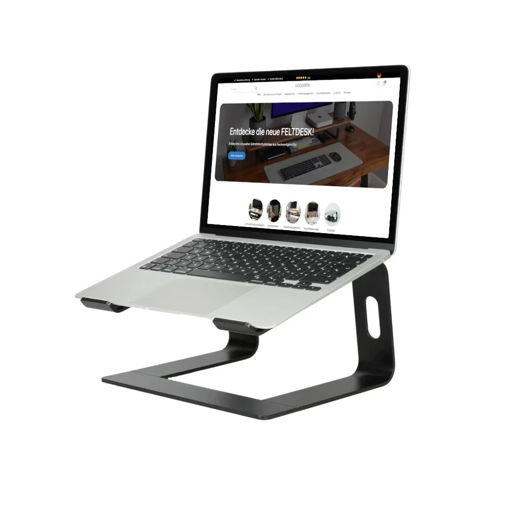 Schwarzer Laptop-Ständer (NOTEUP) mit aufgelegtem Laptop, der eine geöffnete Website zeigt. Ergonomische Erhöhung für optimierte Arbeitsposition und modernes Design.